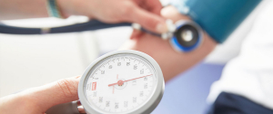 Kardiologe Dr Koch Wartezimmer Praxis-fuer-Kardiologie-Eutin Blutdruck Messung